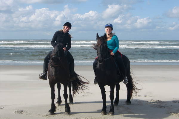 paardrijden op het strand Waddeneiland.JPG