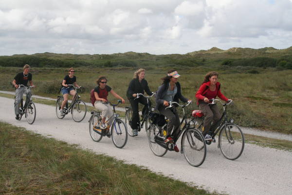 Fietstocht_Waddeneiland_duinen.JPG