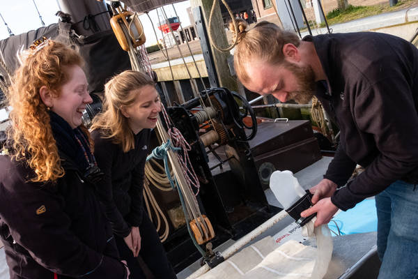 Zeilblog - Plastic expeditie op de Lauwerszee: schone manoeuvre voor de Waddenzee