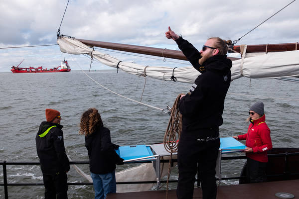 Zeilblog - Plastic expeditie op de Lauwerszee: schone manoeuvre voor de Waddenzee