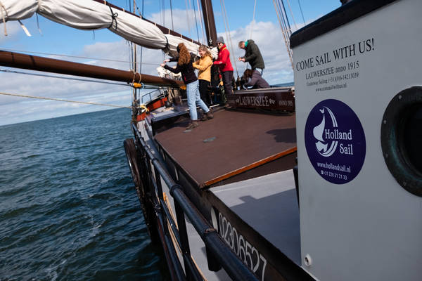 Zeilblog - Plastic expeditie op de Lauwerszee: schone manoeuvre voor de Waddenzee