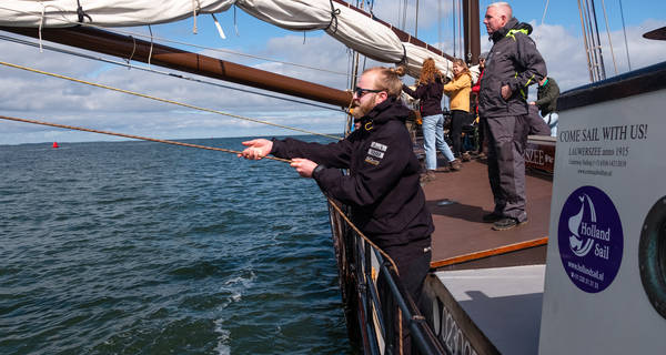 Zeilblog - Plastic expeditie op de Lauwerszee: schone manoeuvre voor de Waddenzee