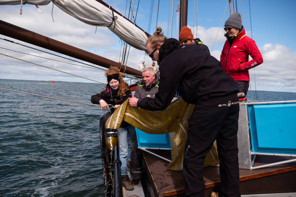 Zeilblog - Plastic expeditie op de Lauwerszee: schone manoeuvre voor de Waddenzee