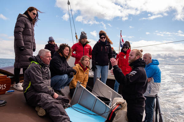 Zeilblog - Plastic expeditie op de Lauwerszee: schone manoeuvre voor de Waddenzee