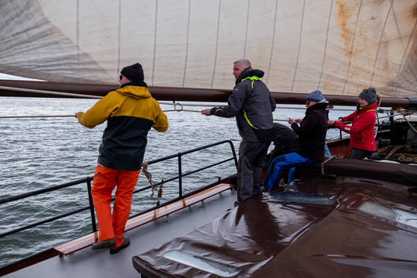 Zeilblog - Plastic expeditie op de Lauwerszee: schone manoeuvre voor de Waddenzee