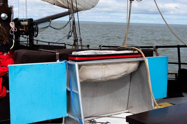 Zeilblog - Plastic expeditie op de Lauwerszee: schone manoeuvre voor de Waddenzee