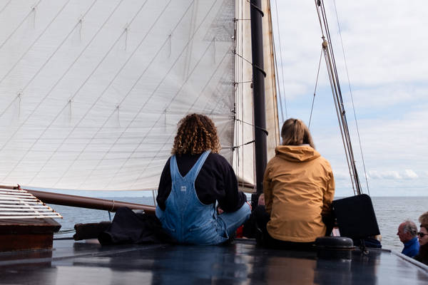 Zeilblog - Plastic expeditie op de Lauwerszee: schone manoeuvre voor de Waddenzee